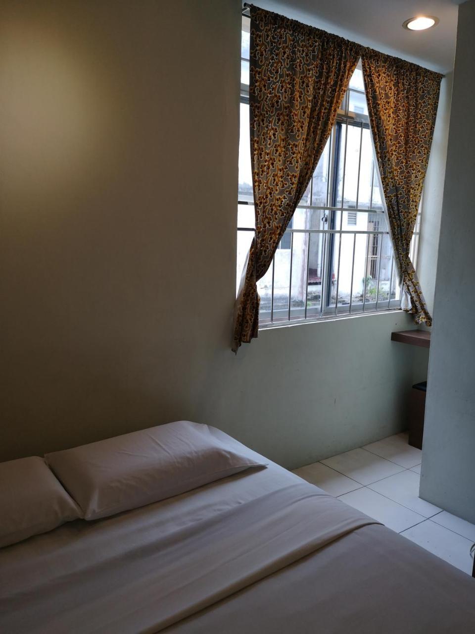 Furama Lodging House Kuching Exterior foto